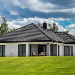 Plexi na dach: Jak uniknąć błędów przy wyborze i montażu?