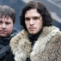 Jon Snow et Samwell Tarly, distribution de Game of Thrones saison 1, se préparent pour le froid du Nord.
