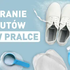 Białe trampki gotowe do prania w pralce. Obok proszek, worek i płyn do prania.