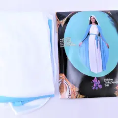 Złożony strój Maryi dla dorosłych w kolorach białym i błękitnym, obok opakowania z grafiką.