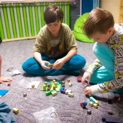 Zajęcia grupowe dla dzieci z autyzmem – wspieraj rozwój umiejętności