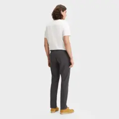 ¿"Pants" o "trousers"? Traduce "A él no le gustan mis pantalones"