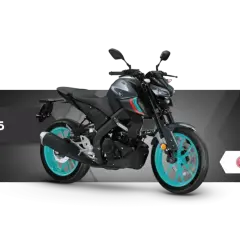Szary motocykl Yamaha MT-125 z turkusowymi felgami, idealny na pierwsze **a1 prawo jazdy**.