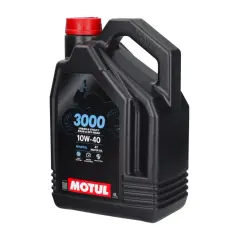 Czarna, plastikowa bańka oleju silnikowego Motul 3000 10W-40 z czerwoną zakrętką.