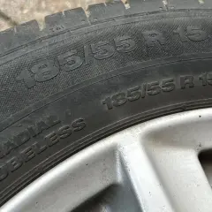 Opona radialna 185/55 R15 Tubeless, gotowa do jazdy.