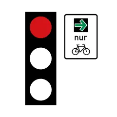 Rote Ampel zeigt Stopp an. Ein Schild mit Pfeil nach rechts und Fahrradsymbol bedeutet: Nur Radfahrer dürfen hier weiterfahren. Wer hat Vorfahrt?