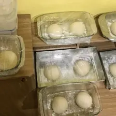Jak przechowywać ciasto na pizzę? Lodówka, zamrażarka i sekrety smaku