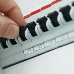 Jak sprawdzić bezpiecznik, aby uniknąć kosztownych napraw elektrycznych
