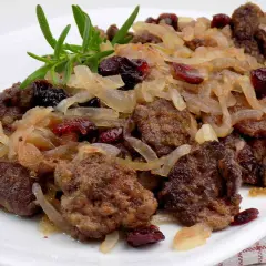 Wątróbka drobiowa z cebulką: przepis na soczysty obiad bez wpadek!