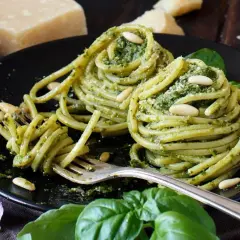 Pesto: Odkryj jego wszechstronność! Pomysły na dania i przekąski