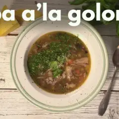 Wywar z golonki: Jak zamienić go w sycące zupy? Poznaj triki!