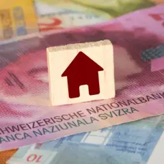 Dlaczego ludzie brali kredyty we frankach? Zaskakujące powody i ryzyka