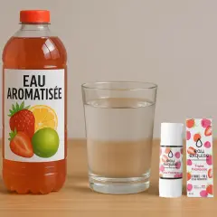 Bottiglia di acqua aromatizzata alla fragola e limone, un bicchiere d'acqua e una fiala di aroma.