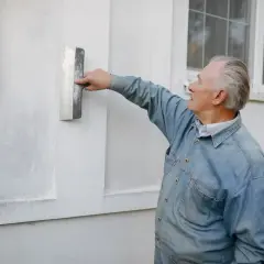 Jak długo schnie tynk przed malowaniem? Uniknij błędów!