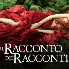 Una donna dai capelli rossi giace su un letto di muschio, avvolta in un drappo rosso. Il titolo "Il Racconto dei Racconti" suggerisce una spiegazione di storie antiche.