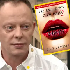 Mężczyzna w białej koszuli obok okładki książki "Dziewczyny z Dubaju 2".