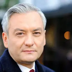 Do jakiej partii należy Robert Biedroń? Poznaj jego drogę!