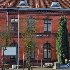 Budynek Poczty Polskiej, gdzie czeka poczta polska doręczenie na życzenie.