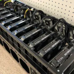 Rząd kart graficznych EVGA GeForce RTX w koparce. Zastanawiasz się, ile można zarobić na własnej koparce?