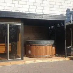 Ile kosztuje sauna ogrodowa? Ceny, które zaskoczą i porównania