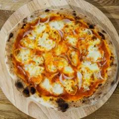 Ile gram ciasta na pizzę 32 cm? Odkryj idealną wagę dla smaku