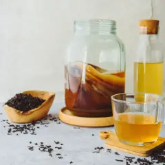 Jaka herbata do kombuchy? Ekspert radzi: wybierz dla zdrowia SCOBY!