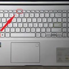 Klawisz F6 z ikoną ekranu służy do wyłączenia ekranu dotykowego w laptopie. Naciśnij Fn+F6, aby wyłączyć ekran dotykowy.