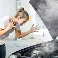 Kto może jeździć samochodem sprowadzonym na mienie? Sprawdź zasady.