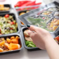 Catering dietetyczny co to? Poznaj korzyści i rodzaje diet