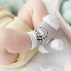 Skarpetki dla niemowlaka: Dobierz idealny rozmiar i zadbaj o komfort!
