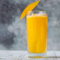 Najlepsze drinki z wódką mango, które zachwycą Twoje podniebienie
