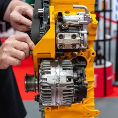 Alternator w samochodzie: Serce elektryki. Jak rozpoznać awarię?