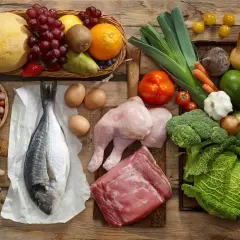 Pescado, pollo, carne de cerdo, huevos y frutos secos son algunos de los alimentos que contienen colágeno.
