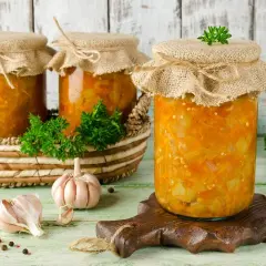 Jak pasteryzować zupę pomidorową? Smak lata w słoikach!