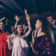 Co ubrać na osiemnastkę, aby czuć się wyjątkowo i komfortowo?