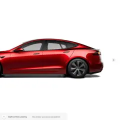 Czerwona Tesla Model S na białym tle, z widocznymi danymi technicznymi i ceną.