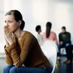 Fobia społeczna: Od genów po traumy. Zrozum swój lęk