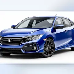 Niebieski Honda Civic sedan z czarnymi felgami, prezentujący sportowy design i nowoczesne linie.