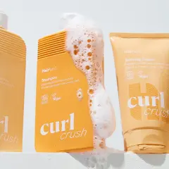 Hårvårdsprodukter från Hairlust för lockigt hår: schampo, balsam och definierande kräm. Perfekt för att ge liv åt vågigt, lockigt och krusigt hår.