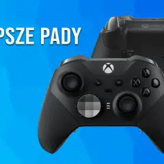 Dwa czarne pady Xbox, idealne pady do PC, prezentowane na niebieskim tle.