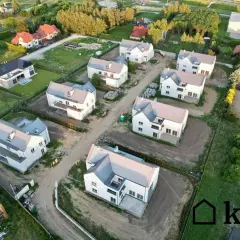Budynek gospodarczy od granicy: 3, 4 m, czy bliżej? Ekspert wyjaśnia