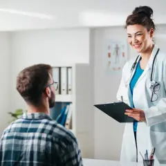 Co robi lekarz rehabilitacji? Odkryj jego kluczowe zadania i rolę