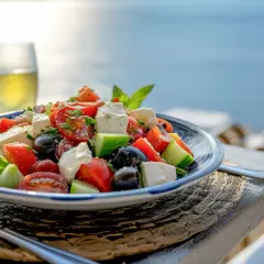 Jaki ser do sałatki greckiej? Odkryj najlepsze opcje fety