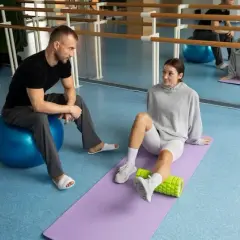 Ile trwa rehabilitacja po udarze na NFZ? Limity i etapy