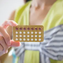 Czy tabletki antykoncepcyjne naprawdę powodują powiększenie biustu?
