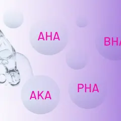 Kropla serum z kwasami AHA, BHA, AKA i PHA spływa z pipety.