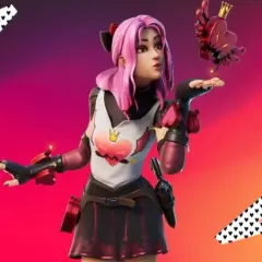 Dziewczyna z różowymi włosami i sercem na koszulce, która dmucha całusa do latającego serca. To jedne z najlepszych skinów w Fortnite.
