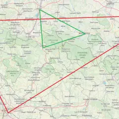 Mapa pokazuje, gdzie są Góry Izerskie, zaznaczone zielonym trójkątem, między Jelenią Górą a Libercem.
