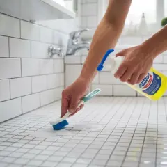 Czyste fugi: domowe sposoby, chemia i profilaktyka. Poradnik Sary