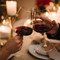 Alkohol po depilacji laserowej: Dlaczego to zły pomysł i co grozi?